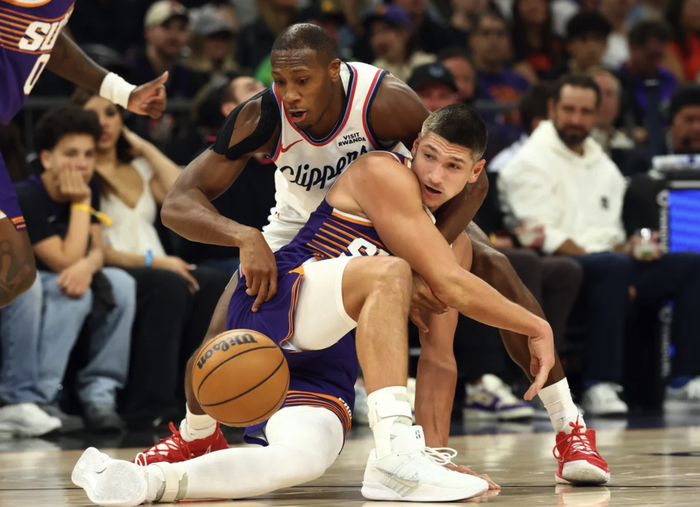 快船大胜马刺，莱昂纳德砍下分，助球队保持不败的简单介绍