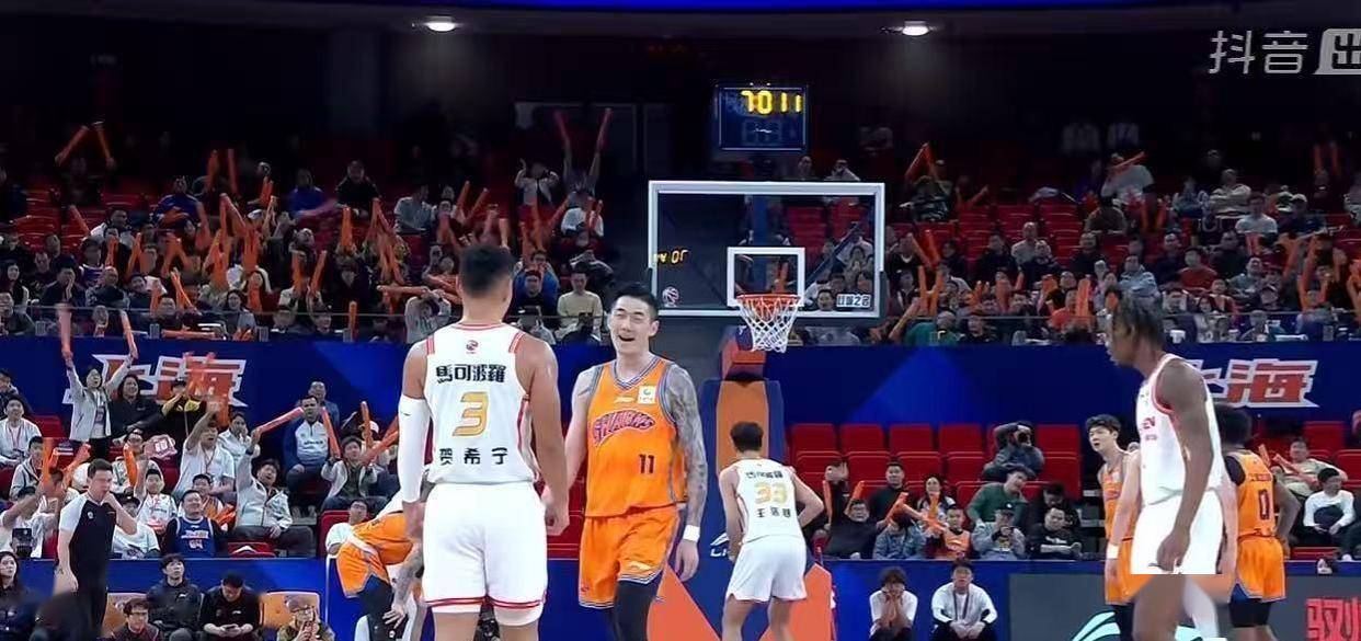 娱乐社区-包含内线球员砍下高分，帮助球队力克对手取胜的词条