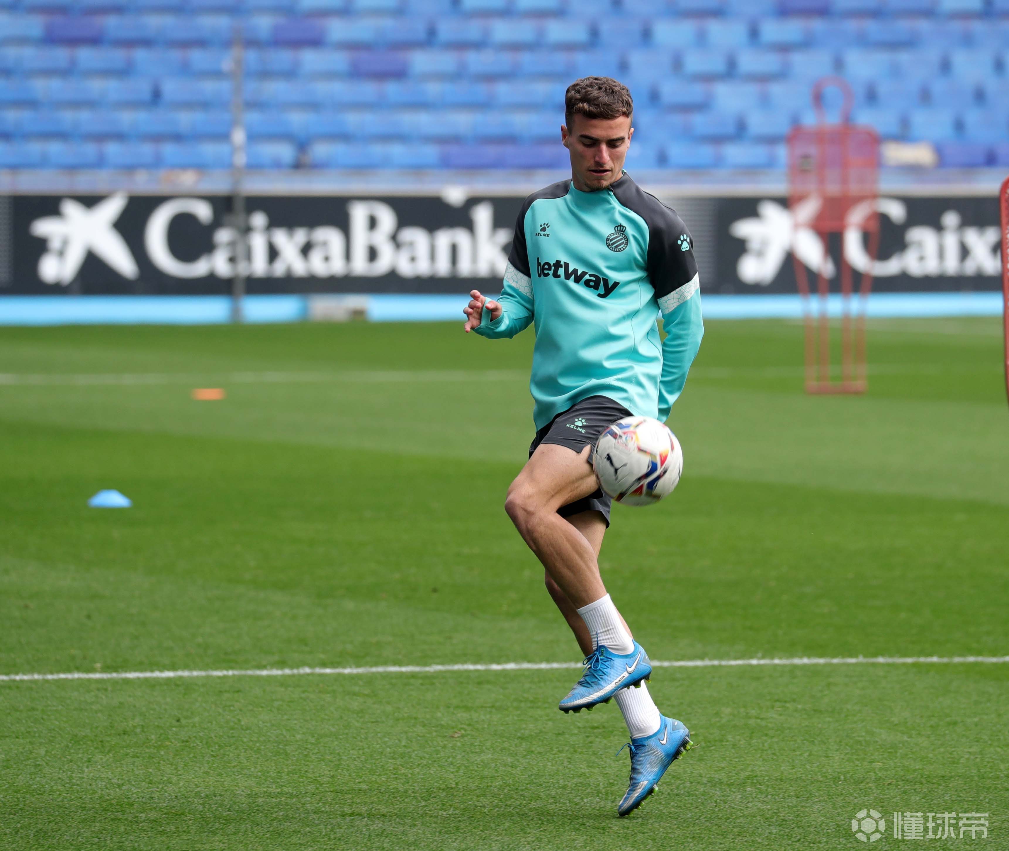 塞尔维亚守住三分：稳扎稳打，成功捍卫主场的简单介绍